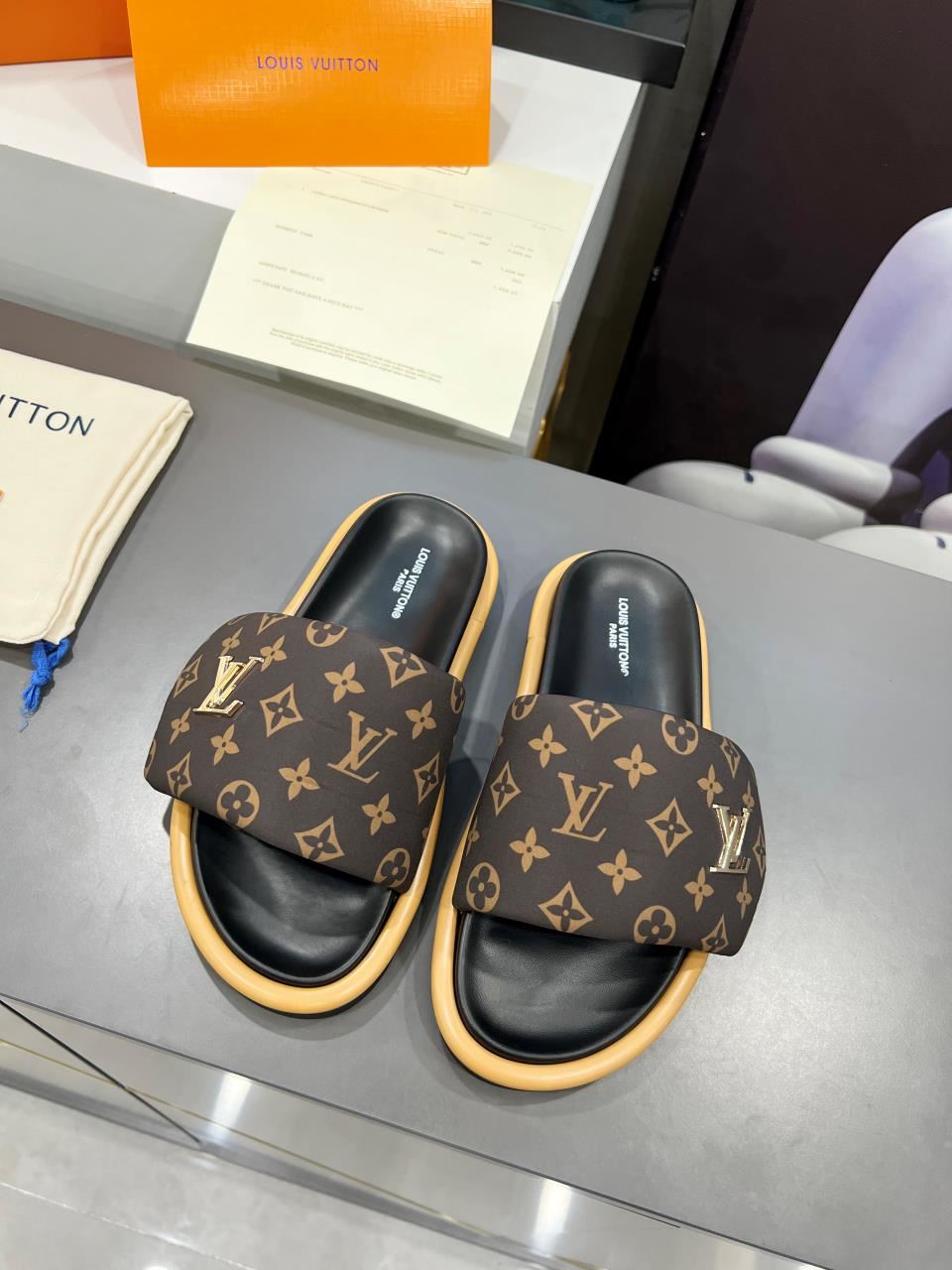 Louis Vuitton Slippers